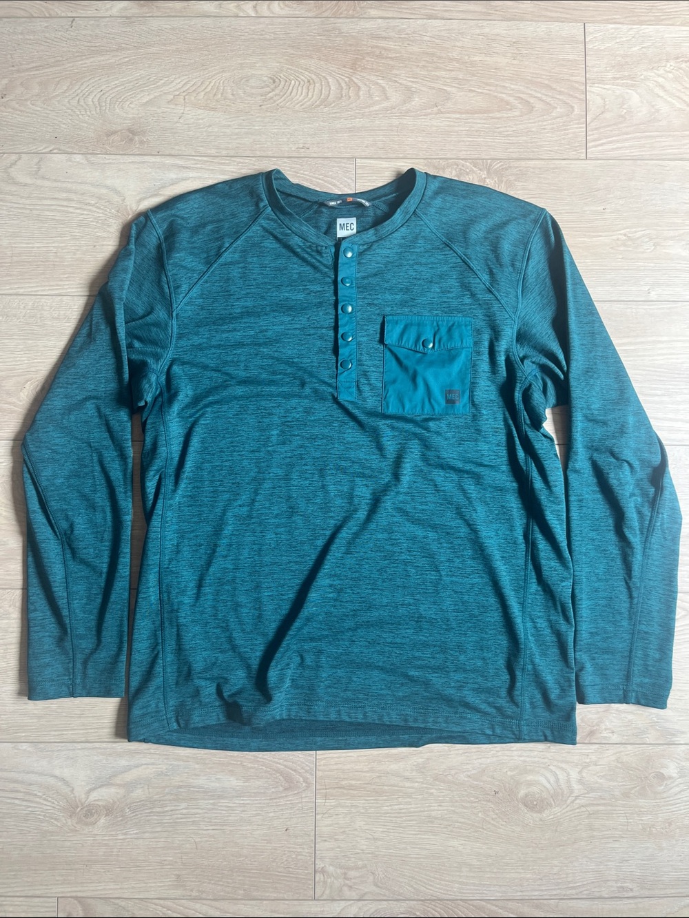 MEC Men's Teal Long-Sleeve Henley with Chest Pocket